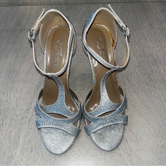 Forever Heels 👠 - Picture 4 of 9